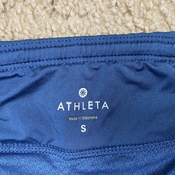 Athleta Cadet Blue Ready Set Shorts Size S - Picture 3 of 4